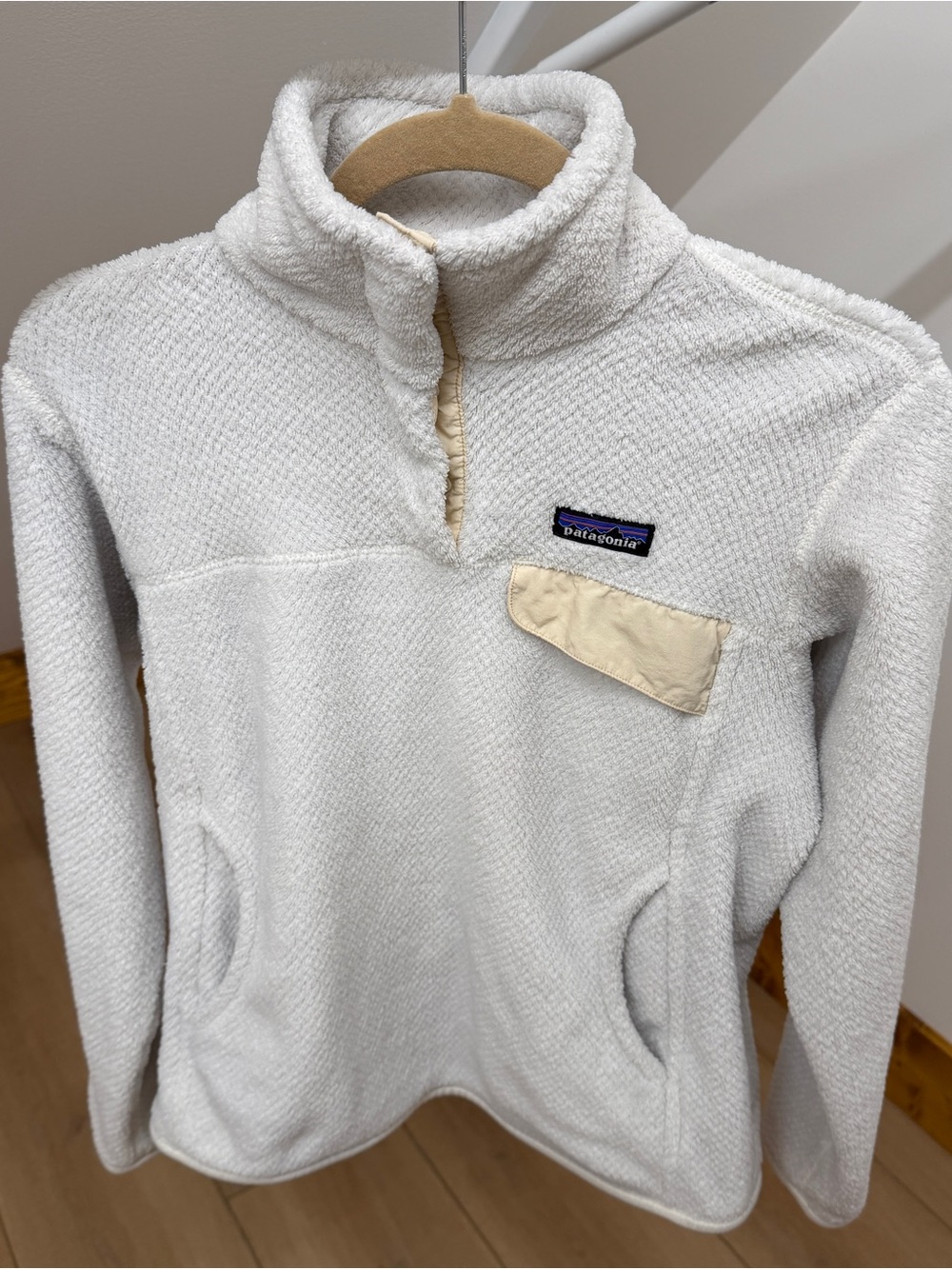 Patagonia Women's White Fleece Pullover with High Collar Size Medium